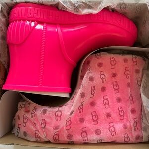 Ugg Youth Girls Rain Boots Size 4 Taffy Pink Drizlita
